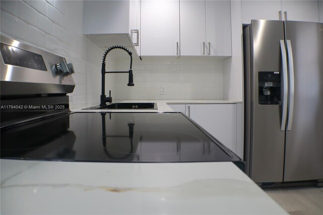 Foto del edificio - 3301 N Country Club Dr
