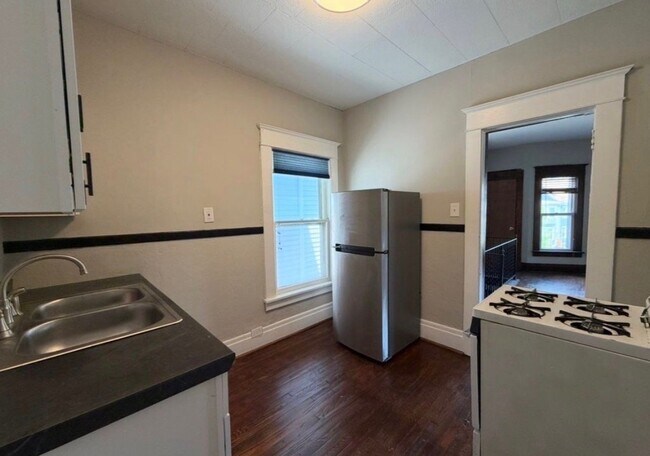 Foto del edificio - 1042 Elmwood Ave