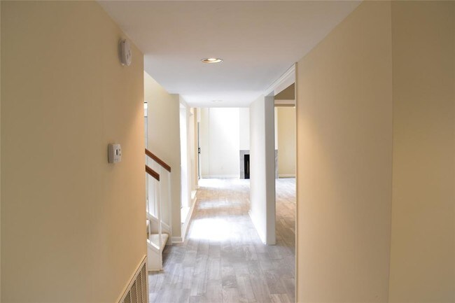Foto del edificio - 4722 Post Oak Timber Dr