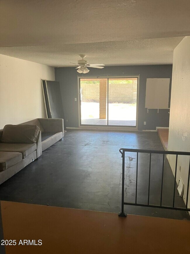 Foto del edificio - 5553 W Hartford Ave