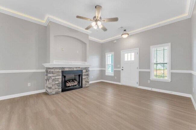 Foto del edificio - Modern 3-Bedroom Home with Granite Counter...