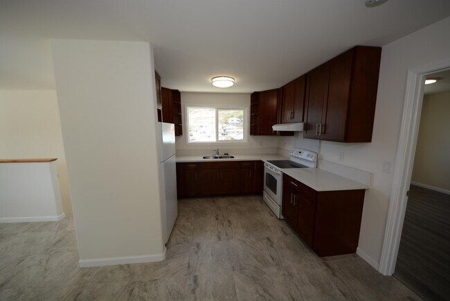 Building Photo - 1411 Palolo Ave