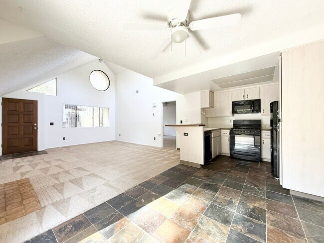 Foto del edificio - Spacious Condo in Melrose Park