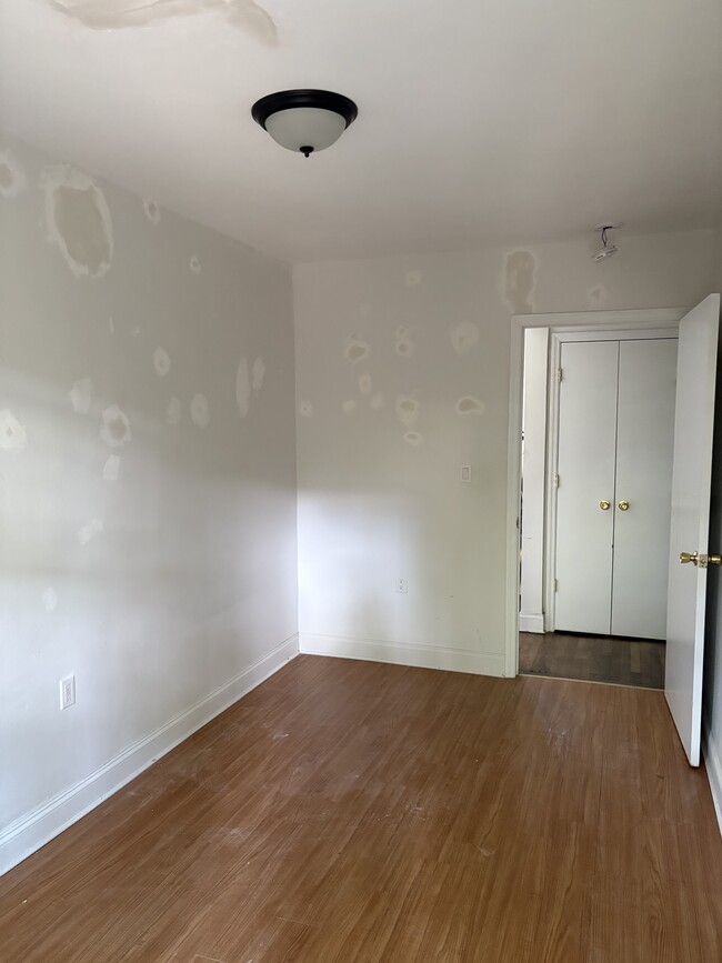 Building Photo - 636 Castleton Ave