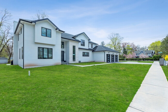 Building Photo - 160 Columbus Dr