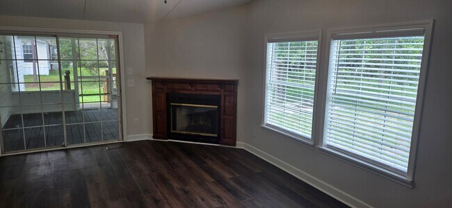 Building Photo - 93 Huckaberry Ln