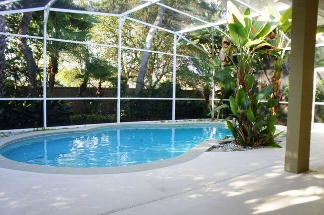 Building Photo - 4 Bedroom Pool Home--Lawn/Pool Incl