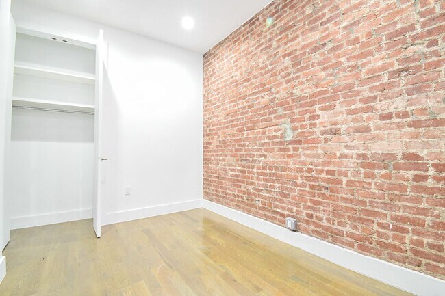Building Photo - 125 Sterling St