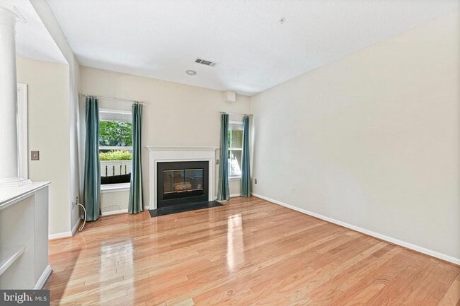 Foto del edificio - 14300 Rosy Ln