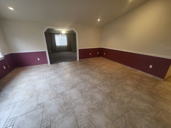 Building Photo - 1551 Rolling Hills Dr