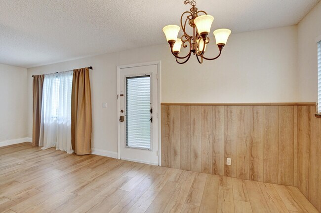 Foto del edificio - 15036 Ashland Ln