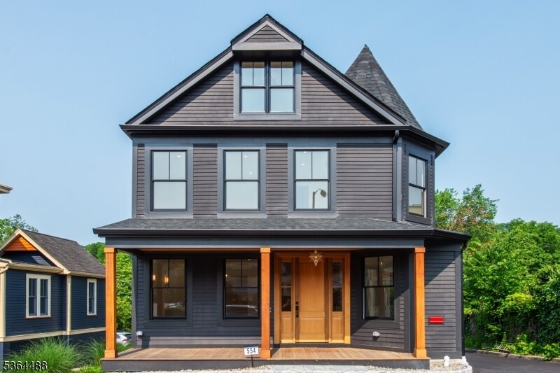 Foto principal - 554 Valley Rd