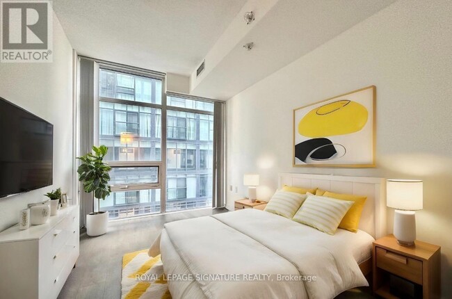 Building Photo - 36 Lisgar St