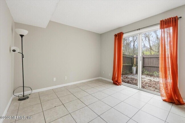 Foto del edificio - 4810 Windrush Ln