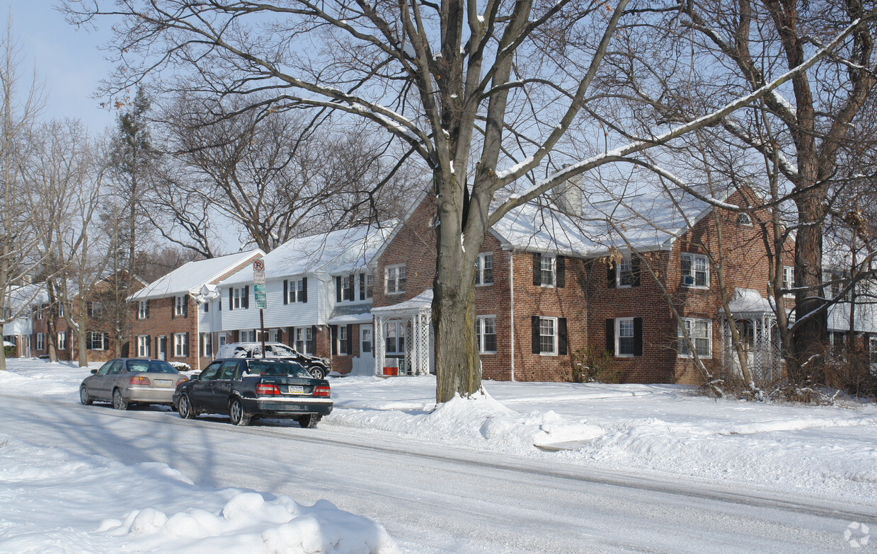 Building Photo - Old Boalsburg Road Apartments