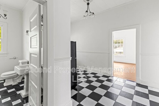 Photo - 1501 N Chamberlain Ave Apartment