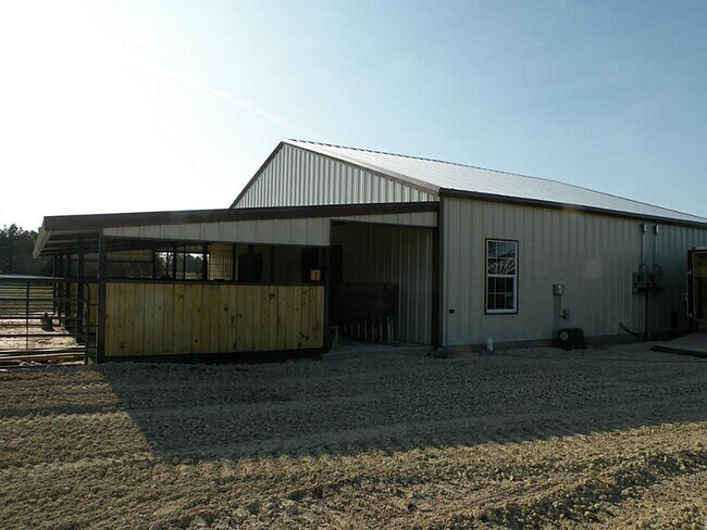 Building Photo - 875 FM 1696