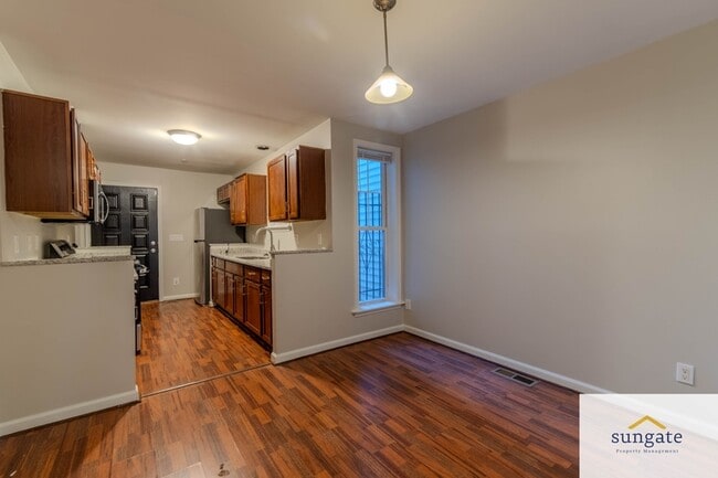 Foto del edificio - 2410 E Fayette St