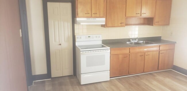 Building Photo - 1105 W Main St