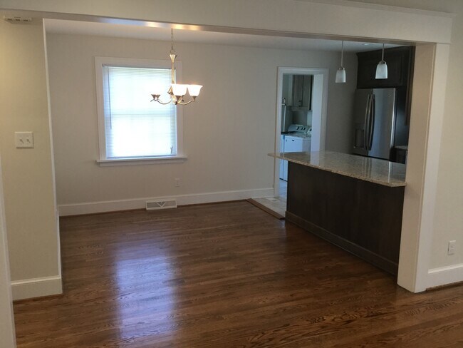 Building Photo - 2 Bed 1 Bath Renovated Home Forest Hill Pa...