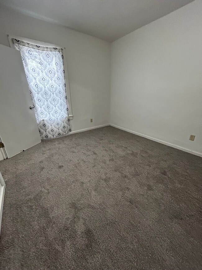 Foto del edificio - 3 Bedroom 2 Bathroom Apartment Near Gundersen