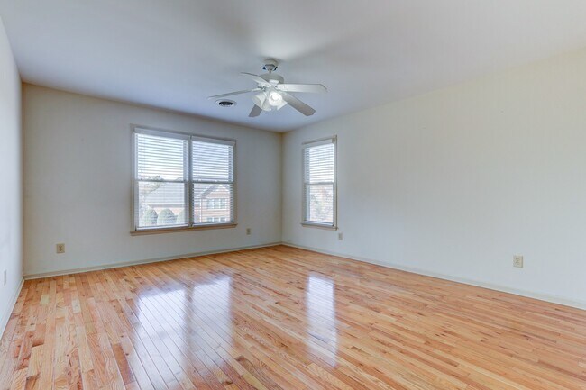 Building Photo - Farragut 37934 - 4 bedroom, 2.5 bath home with lawn service included - Contact Ray Gaudet (865) 7...