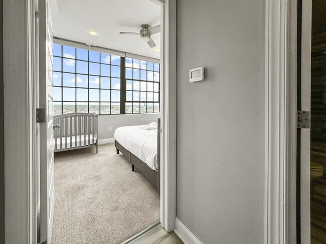 Building Photo - 1421 N 5th St