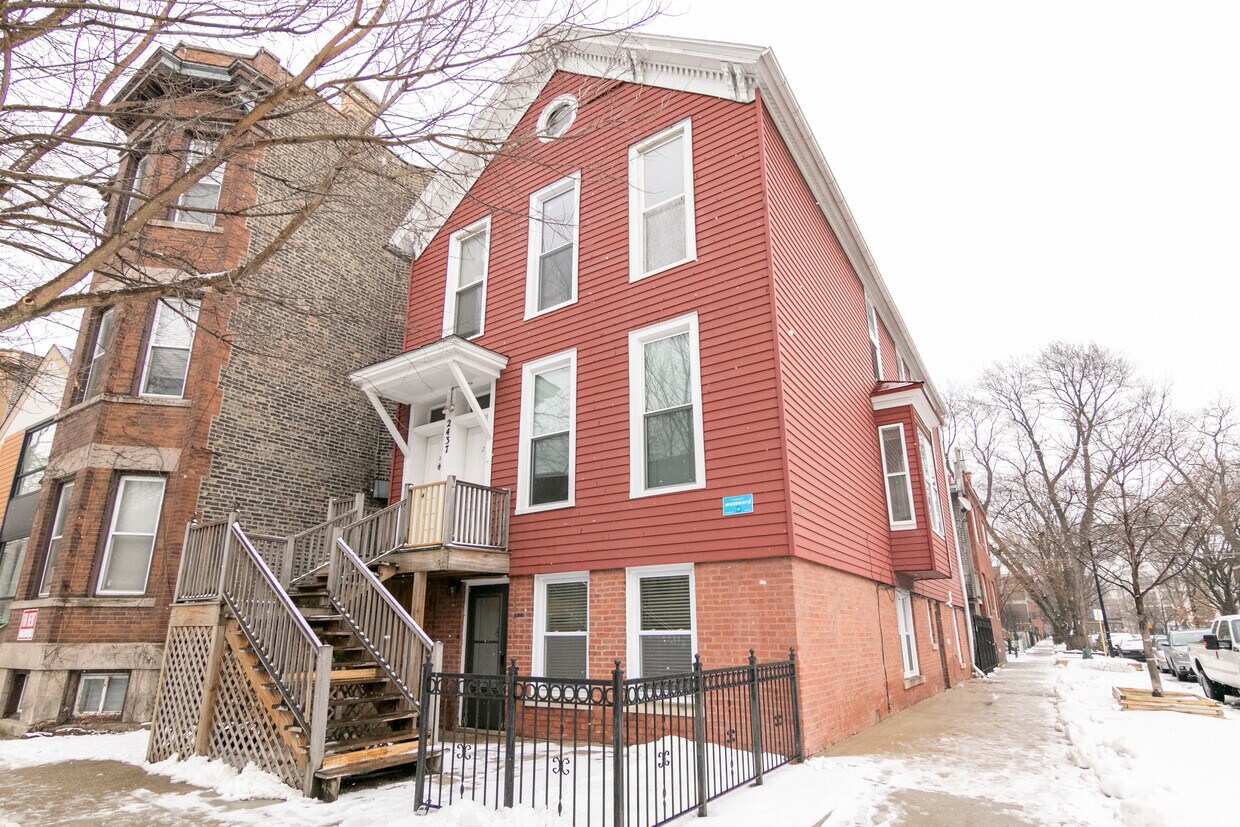 Primary Photo - 2437 N Seminary Ave