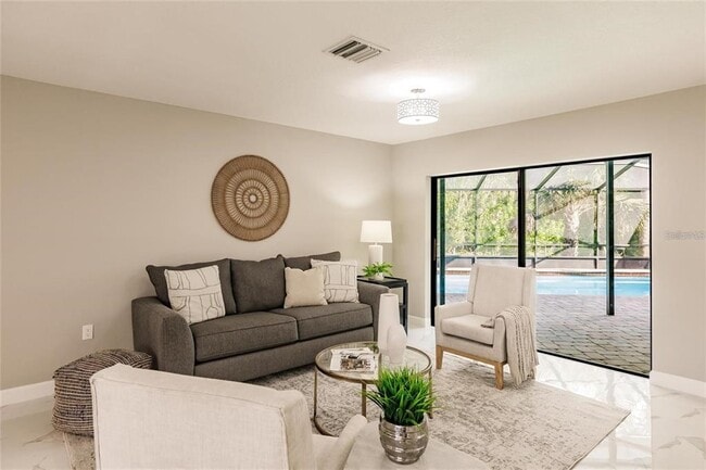 Building Photo - 904 S Doral Ln