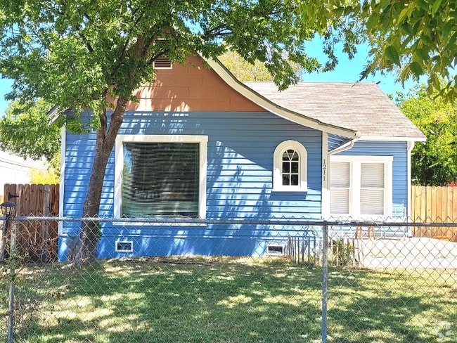 Building Photo - 1211 W Agarita Ave