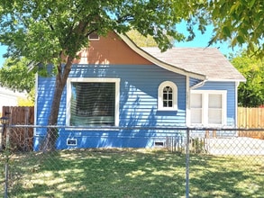 Building Photo - 1211 W Agarita Ave
