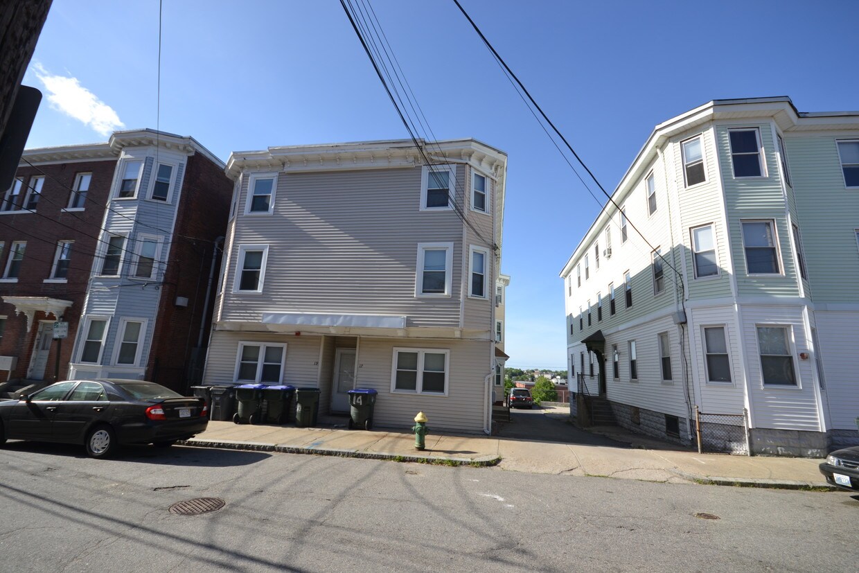 Primary Photo - 19 Spruce St