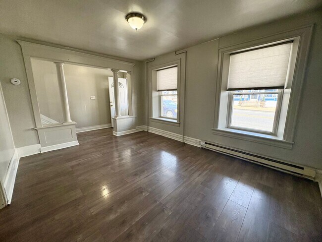 Foto del edificio - 114-116 E Main Street