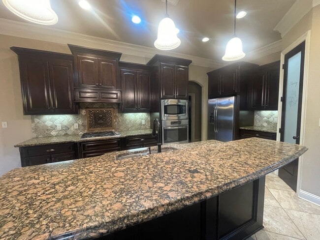 Building Photo - North Bossier Beauty in Tiburon Subdivision