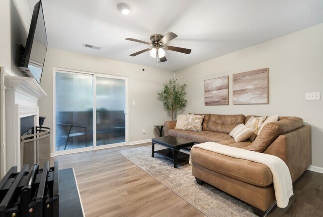 Foto del edificio - *PARK FLEX STAYS - FULLY FURNISHED* Welcome to your home base in South Durham!
