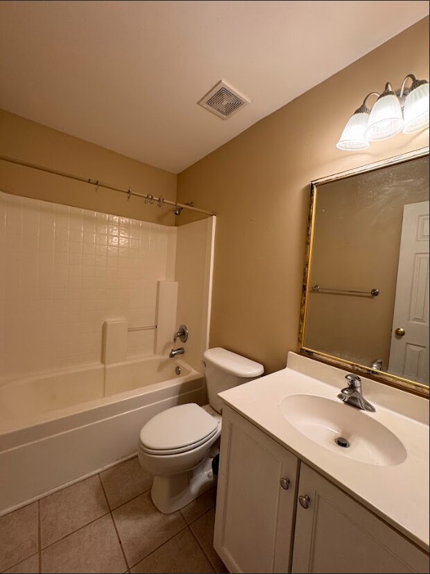 Foto del edificio - Spacious 3-Bedroom Condo with Modern Amenities in Prime Greenville Location