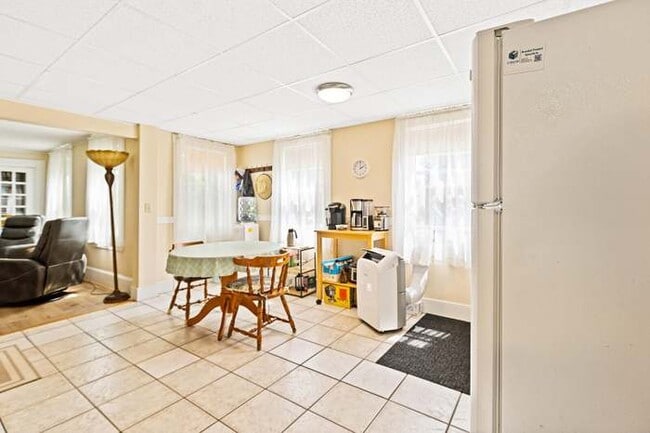 Building Photo - 516 Riverside Dr