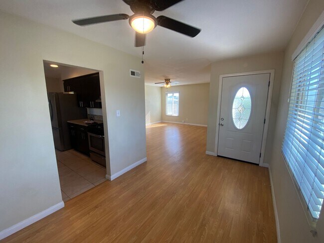 Building Photo - Spacious Home with Private pool and Modern...