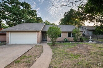 Building Photo - 501 Calhoun Dr