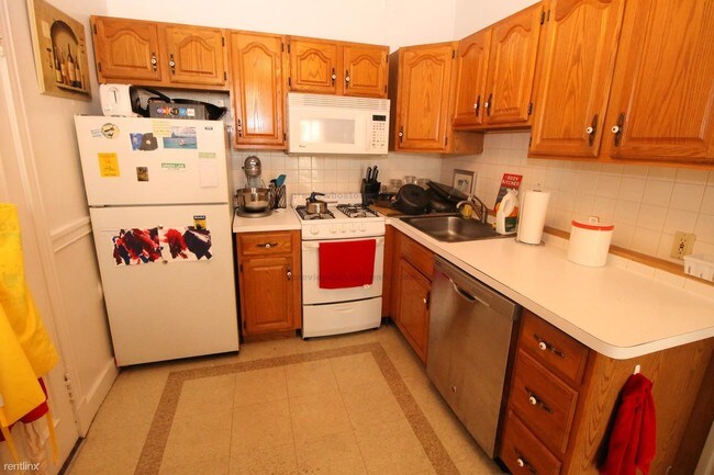 Building Photo - 2 br, 1 bath  - 80 Sutherland Rd # Gnc