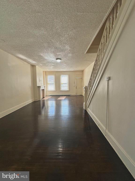 Foto del edificio - 448 W Hanover St