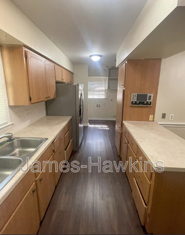 Foto del edificio - 2124 Greenview Dr