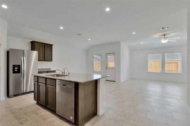 Building Photo - 1023 Lipizzan