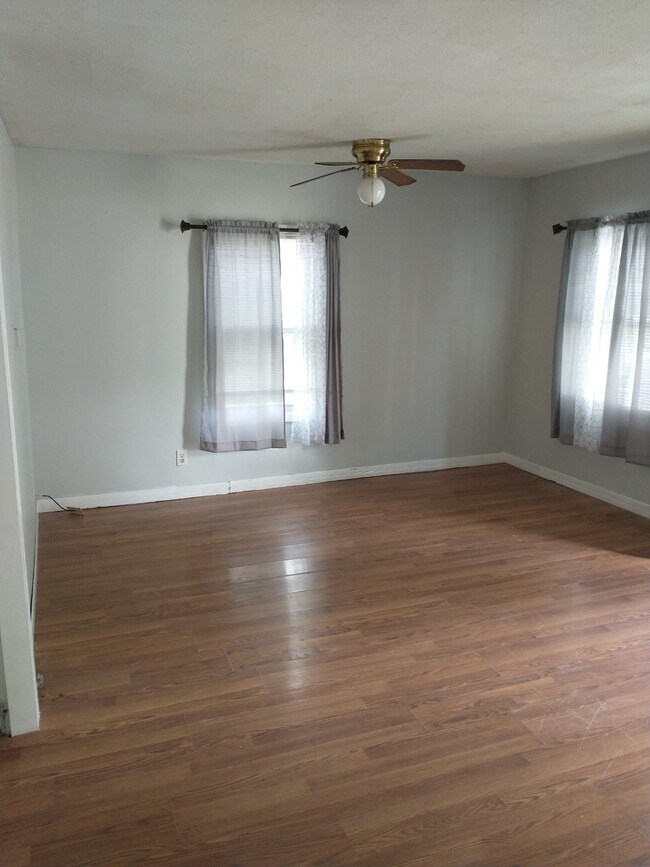 Foto del edificio - 523 E 7th St