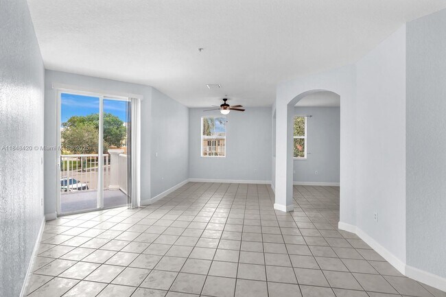 Building Photo - 1013 Shoma Dr
