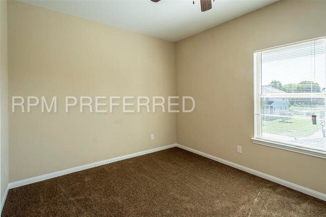 Building Photo - 8530 Homewood Ln unit B