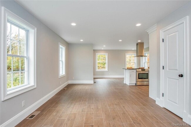 Building Photo - 237 Tomahawk St