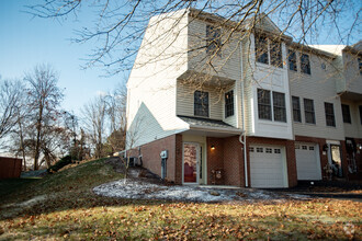 Building Photo - 145 Meadowview Dr