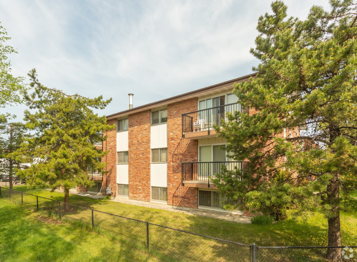 Primary Photo - NAITside Court II