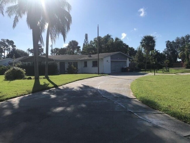 Building Photo - 2BR/2BA Pool Home in South Venice